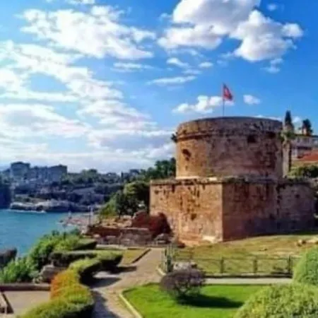 Kaleici Benzersiz Donanimli Muethis Teras Keyfi Uygun Fiyat Ev Lejlighed Antalya